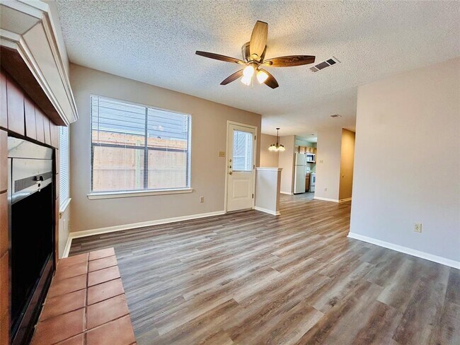 Foto del edificio - 8900 Schick Rd