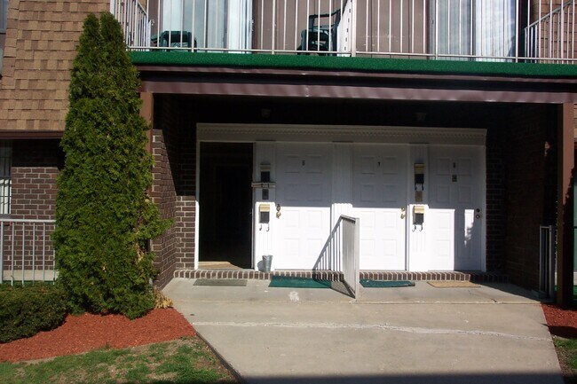 Entrada al condominio, piso inferior - 424 Carpenter Avenue