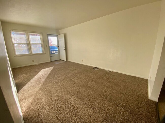 Foto del edificio - 2904-2906 NORTH RIVER BOULEVARD