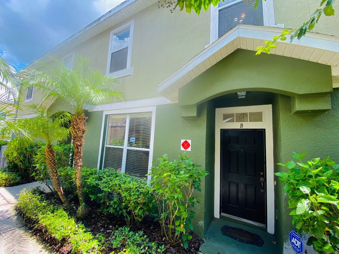 Foto principal - 3BD / 2.5BA Carriage Home