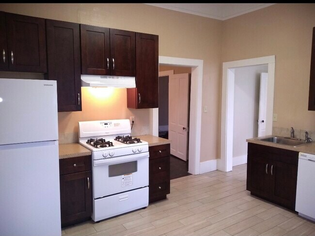 Kitchen - 1332 Milligan St