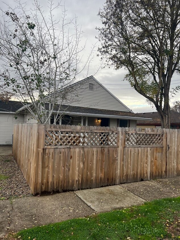 Primary Photo - 3BED 2.5BATH HOME NEAR DOWNTOWN