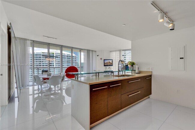 Foto del edificio - 465 Brickell Ave