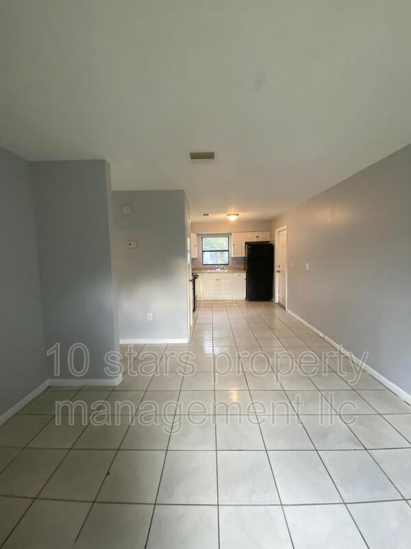 Building Photo - 1413 E 99th Ave