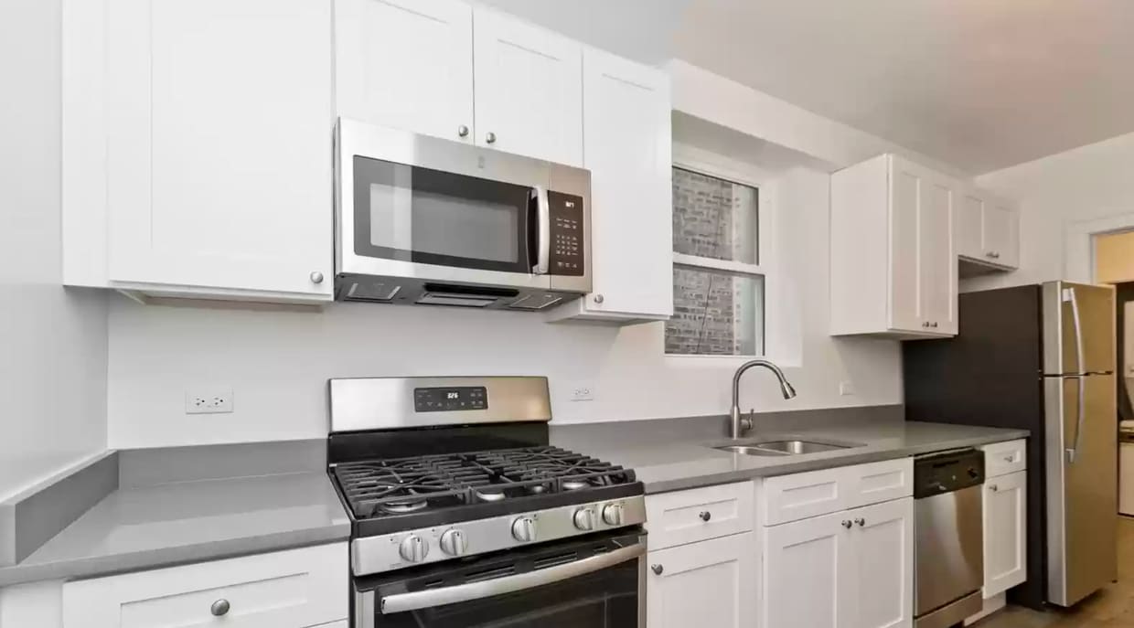 Foto principal - 3533 W Fullerton Ave