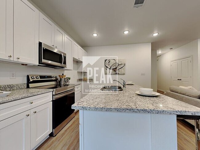 Building Photo - $1715 Beautiful 3 bed 2.5 bath townhome! Ready on 4/10!