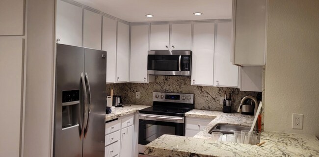 Building Photo - 850 State St