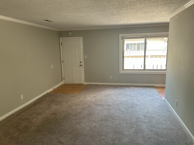 Foto del edificio - 2225 Golf Rd SW