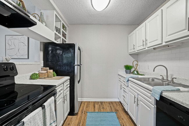 Building Photo - Waterstone at Carrollwood