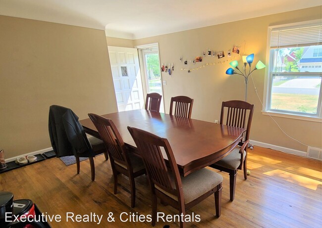 Building Photo - 5 br, 2 bath House - 6036 Kellogg Ave