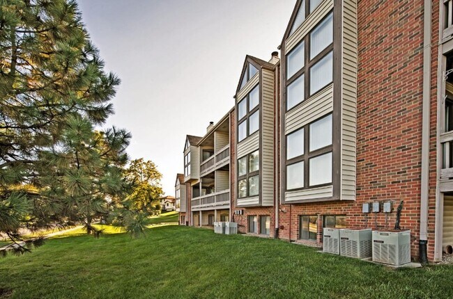 Foto del edificio - Large 2 bedroom 2 bathroom with balcony an...