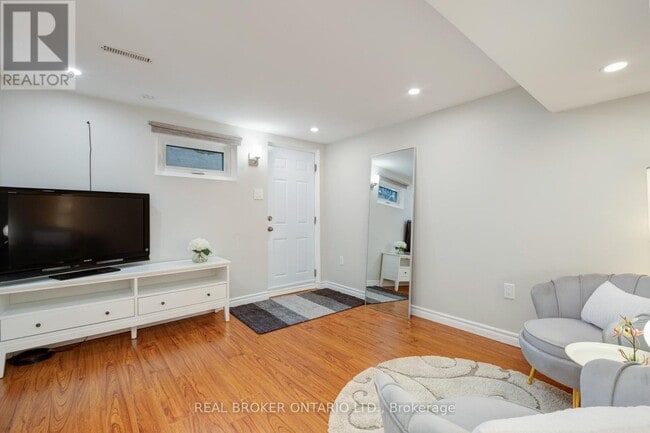 Building Photo - 25 Charnwood Pl