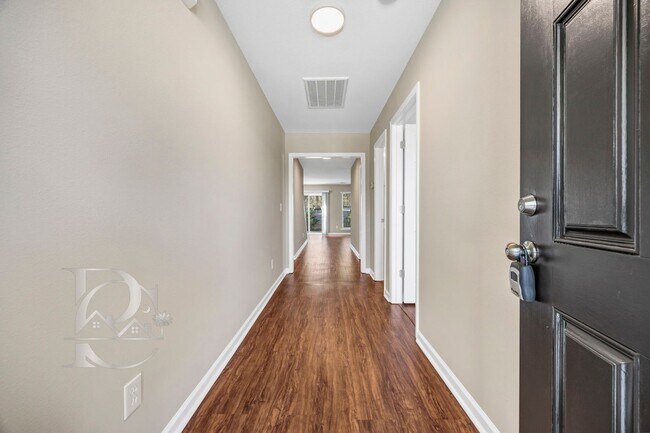 Building Photo - 3 BEDROOM GARDEN HOME IN GATED COMMUNITY