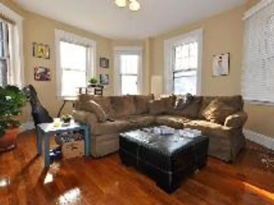 Foto principal - 319 Allston St