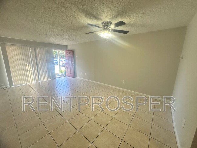 Building Photo - 4203 S Semoran Blvd