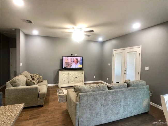 Building Photo - 18 Montemorelos St