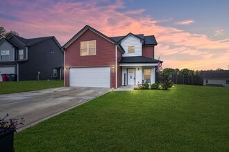Building Photo - 456 Woodtrace Dr