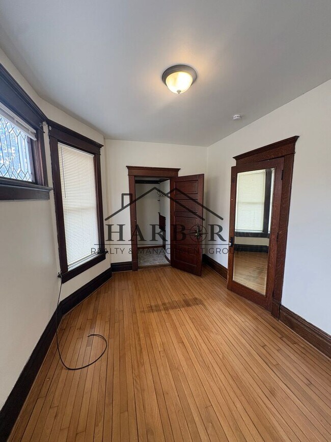 Foto del edificio - 711 1st Dr NW