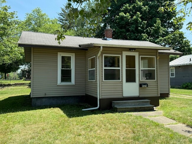 Building Photo - 924 Hall St