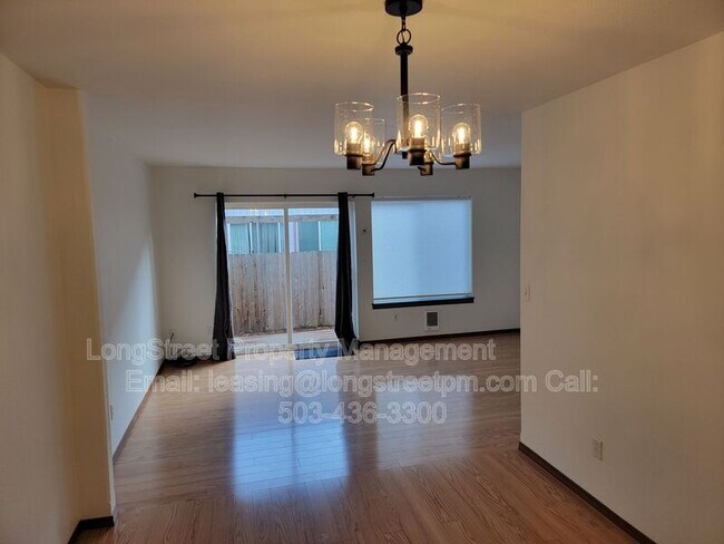Foto del edificio - 3121 NE Flintlock Pl