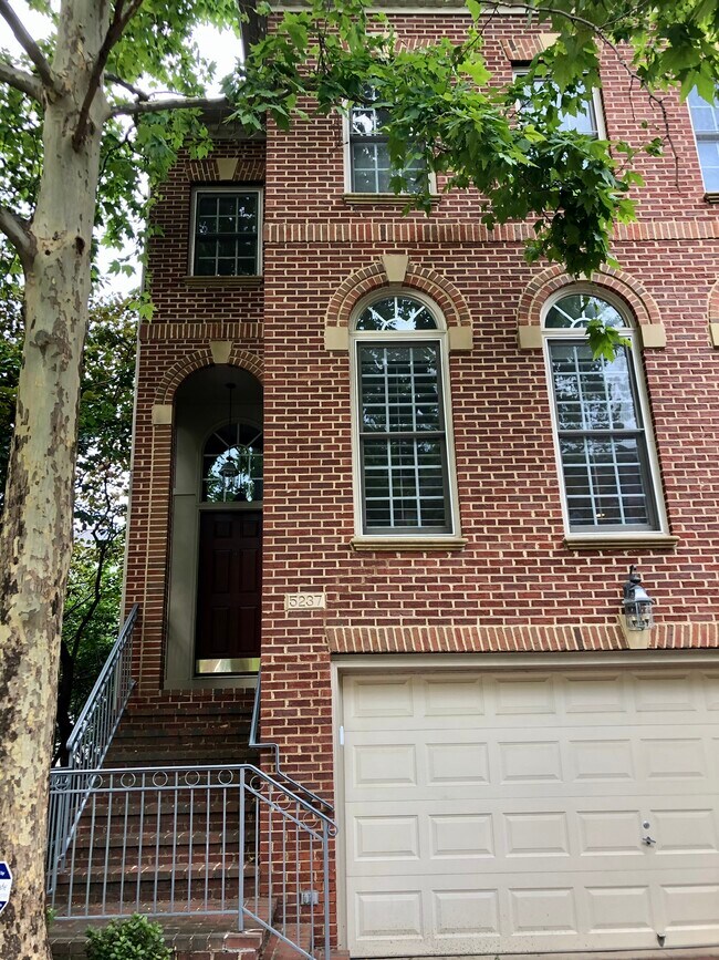 4 story townhome end unit with plantation shutters - 5237 Brawner Pl