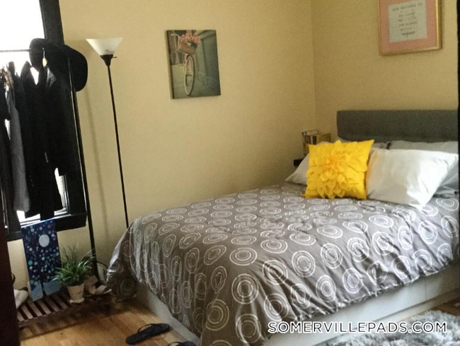 Building Photo - 221 Holland St