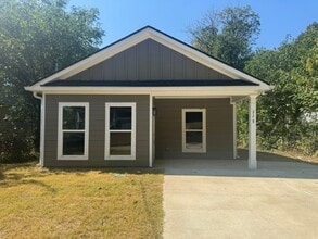 Building Photo - 228 E Render St