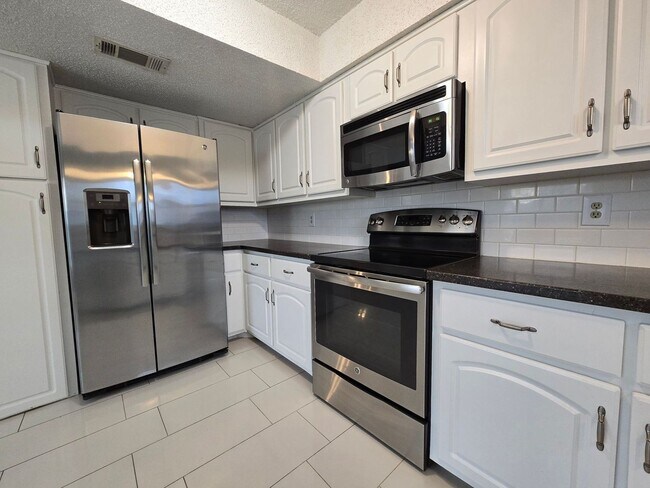 Foto del edificio - COMING SOON!