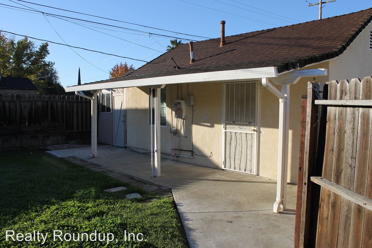 Primary Photo - 1768 Roselawn Ave