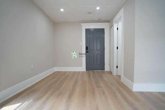 Building Photo - 142 Dorchester St