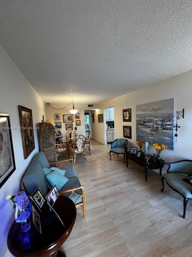 Foto del edificio - 1551 SW 135th Terrace