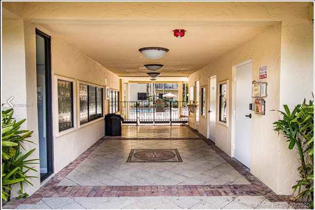 Building Photo - 9301 SW 92nd Ave