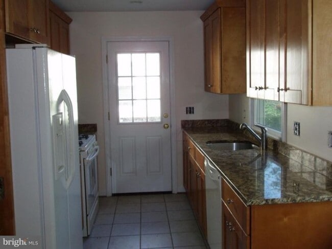 Building Photo - 6409 Stoneham Rd