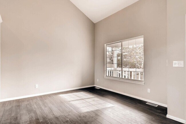 Building Photo - 787 Poppywood Pl