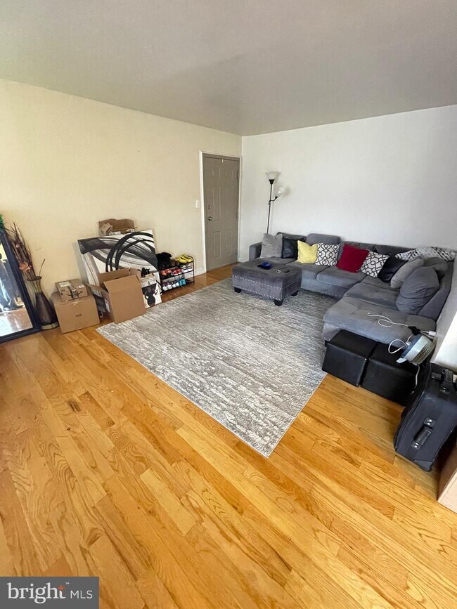 Building Photo - 6302 Hil-Mar Dr