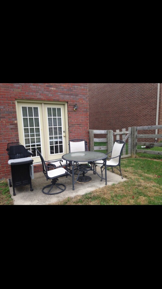 Foto del edificio - 1041 Blackwell Ct