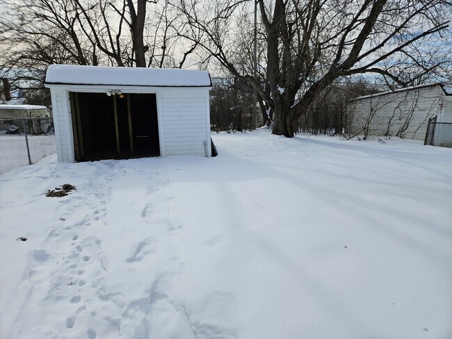 Building Photo - 16202 Cloverside Ave