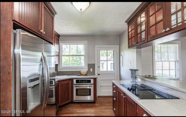 Building Photo - 1802 Kingswood Rd