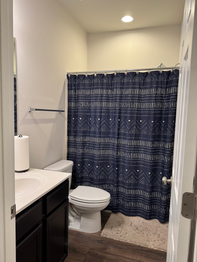 1st Floor Full Bath - 16108 Coolidge Ave