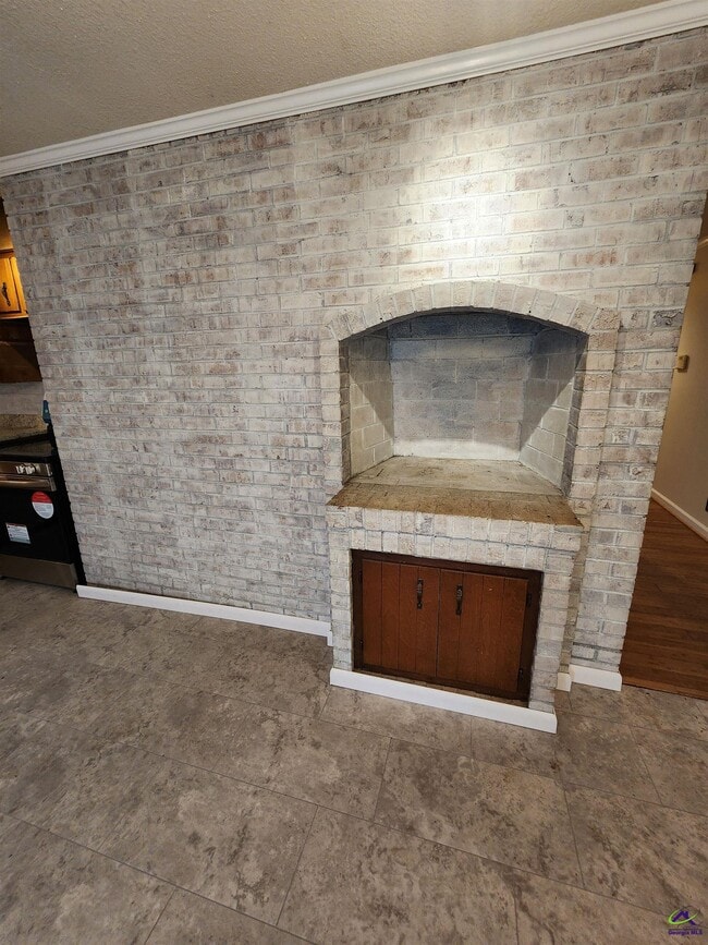 Building Photo - 515 Wilderness Dr