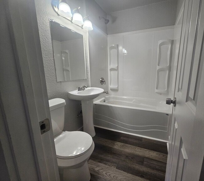 Foto del edificio - 1311 Fred St