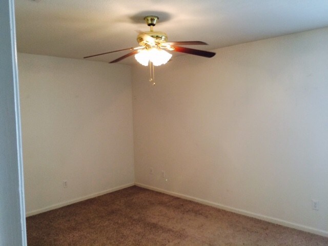 Building Photo - 467 Linda Blair Dr