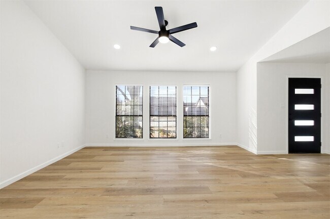 Foto del edificio - 6808 Beeman Dr