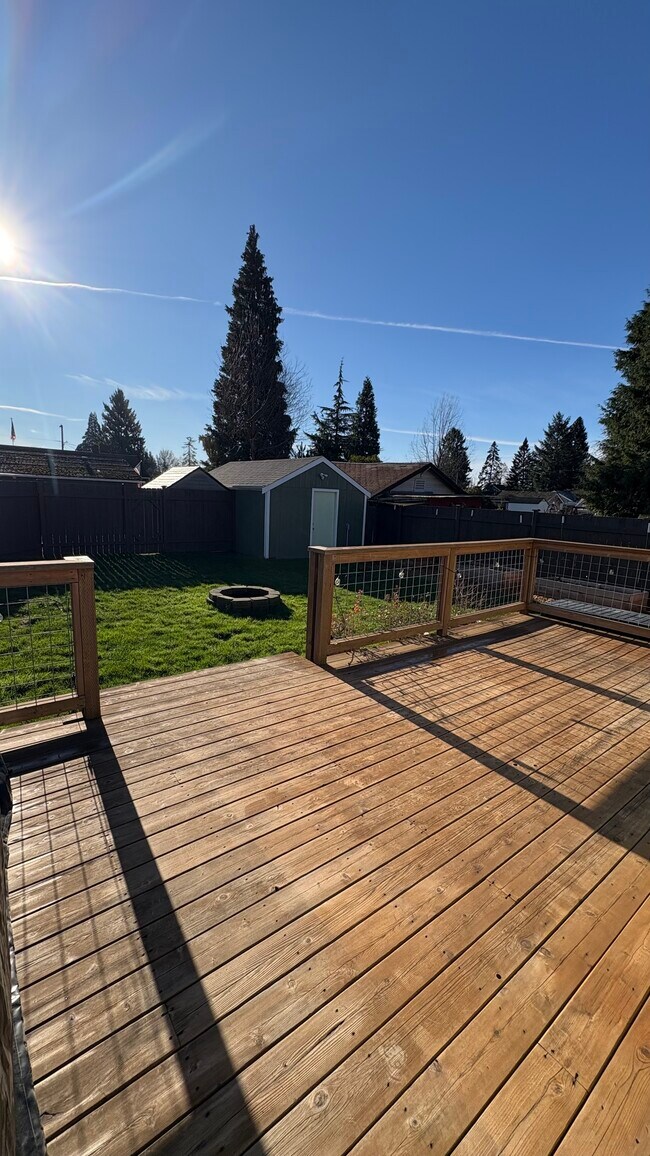 Foto del edificio - 1956 Lowell Ave