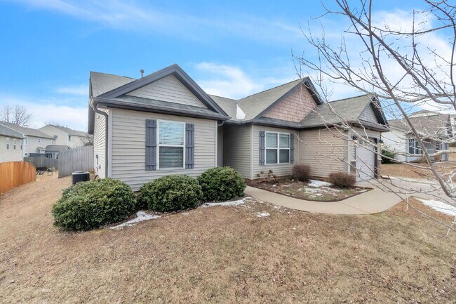 Foto del edificio - Elegant 3BR/2BA Home in Chartwell Estates with Fireplace & Fenced Yard $1800/mo rent