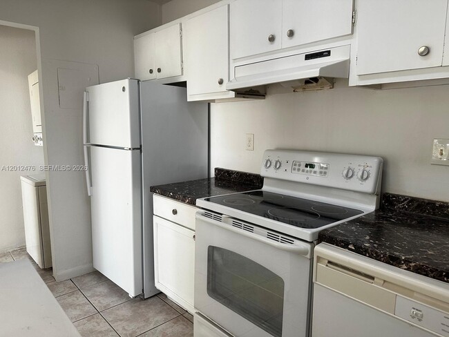 Building Photo - 4134 NW 79th Ave