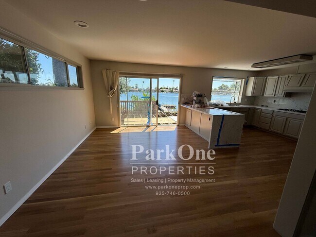 Foto del edificio - Stunning Waterfront Home with Private Boat Dock in Bel Marin Keys