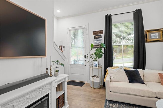 Building Photo - 1328 Breezy St SE