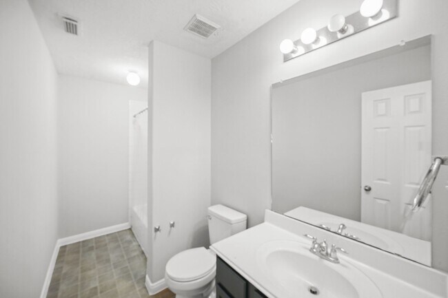 Foto del edificio - Spacious 3/2 with an Office in Winfield Lakes!