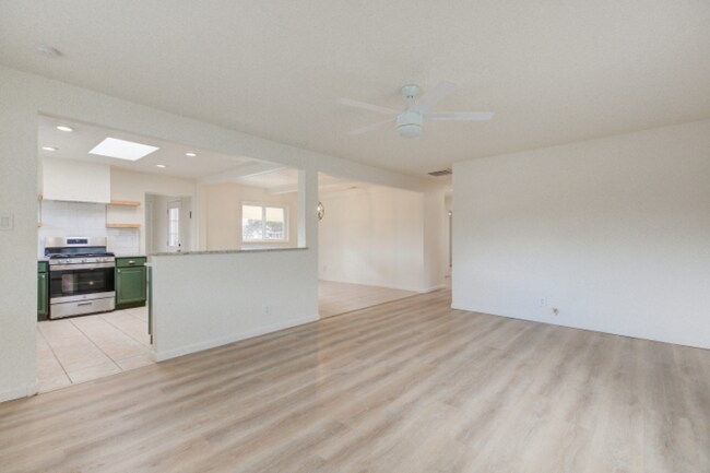 Foto del edificio - 7601 Hannett Ave NE